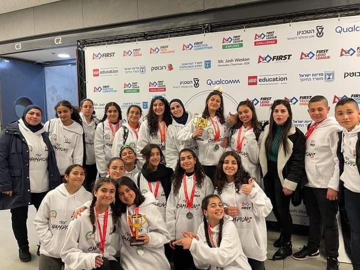 فرسان المصرارة الاعدادية يرفعون راية المصرارة عاليا بعد فوزهم قطريا ببطولة الروبوتيكا